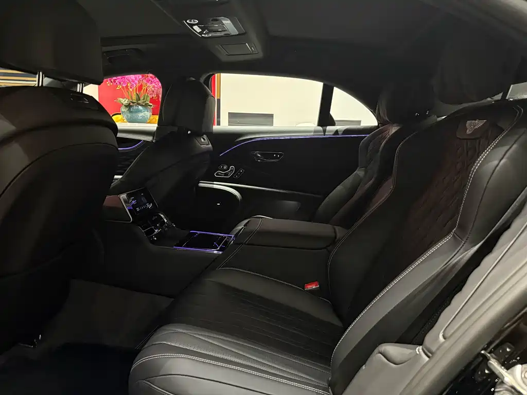 Bentley Flying Spur PHEV — миниатюра 9