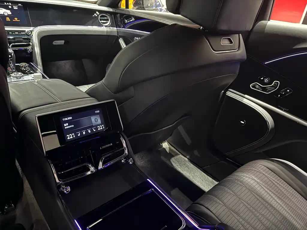 Bentley Flying Spur PHEV — миниатюра 4