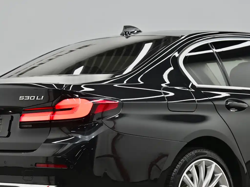 BMW 5 Series — миниатюра 33