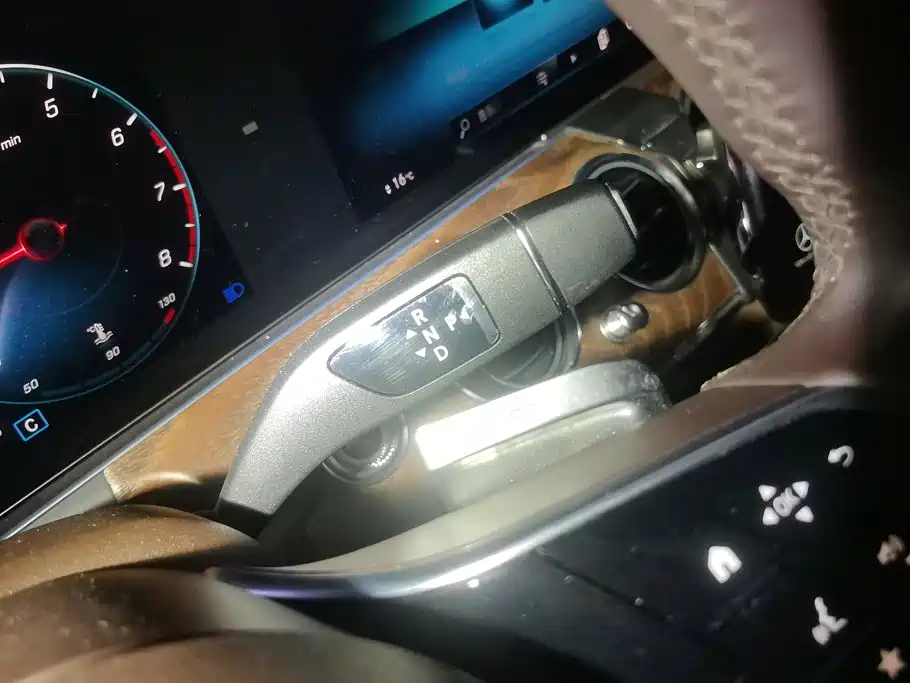 Mercedes-Benz E-Class — миниатюра 16