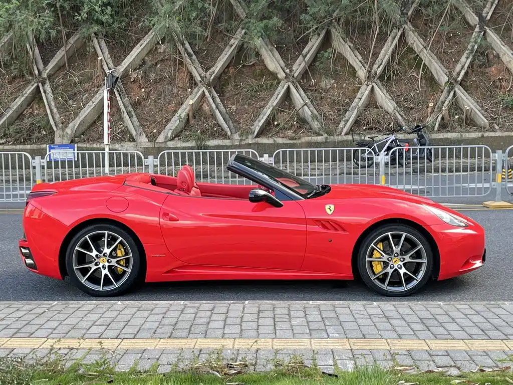 Ferrari California T 2009 4.3L