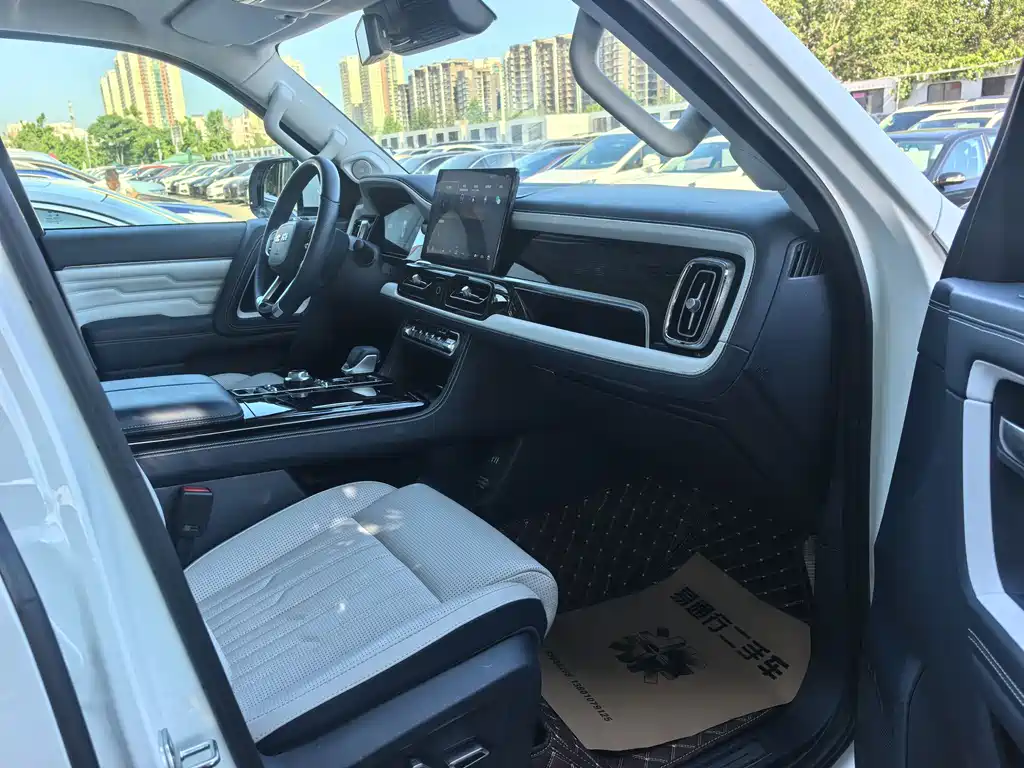 BAIC BJ60 2022 2.0T мест