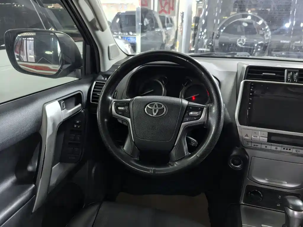 TOYOTA PRADO