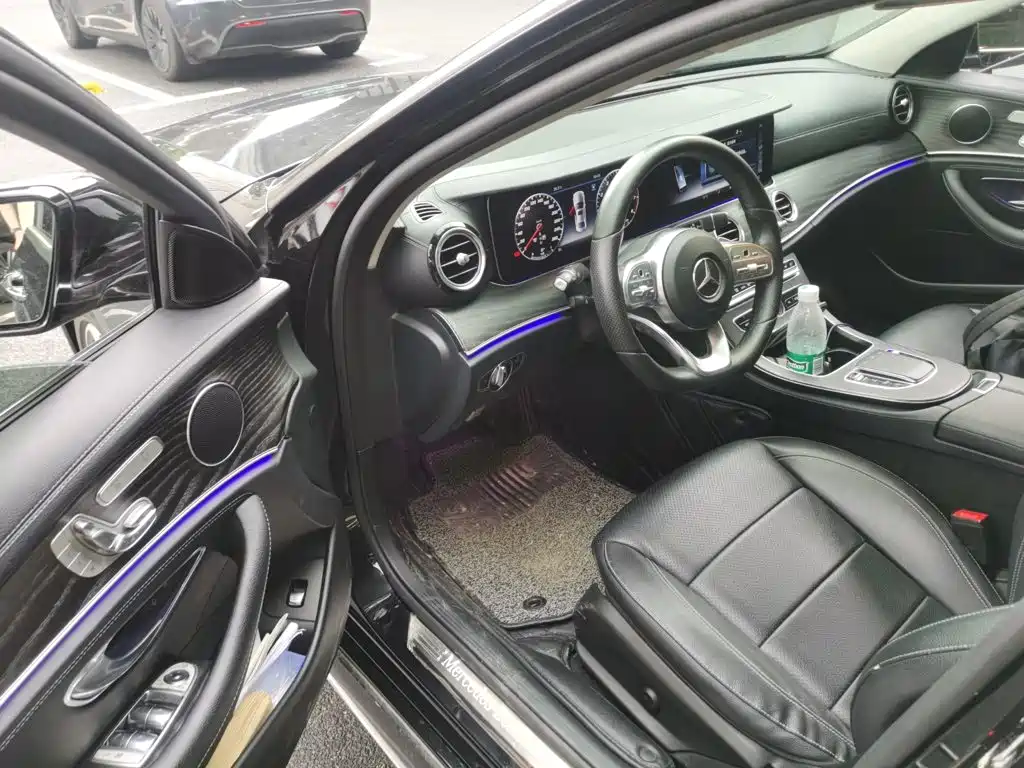 Mercedes-Benz E-Class — миниатюра 17
