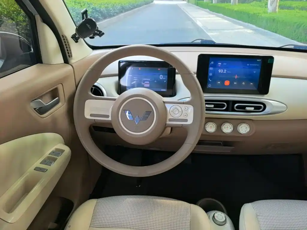 Wuling MINIEV — миниатюра 11