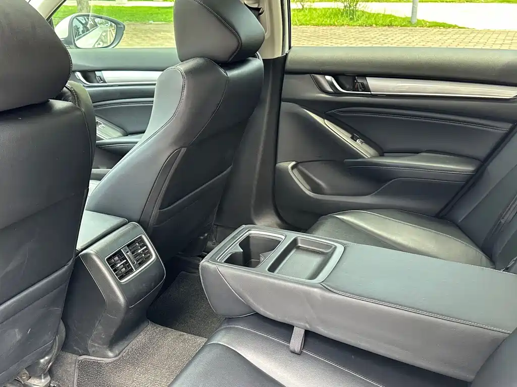 Honda Accord — миниатюра 13
