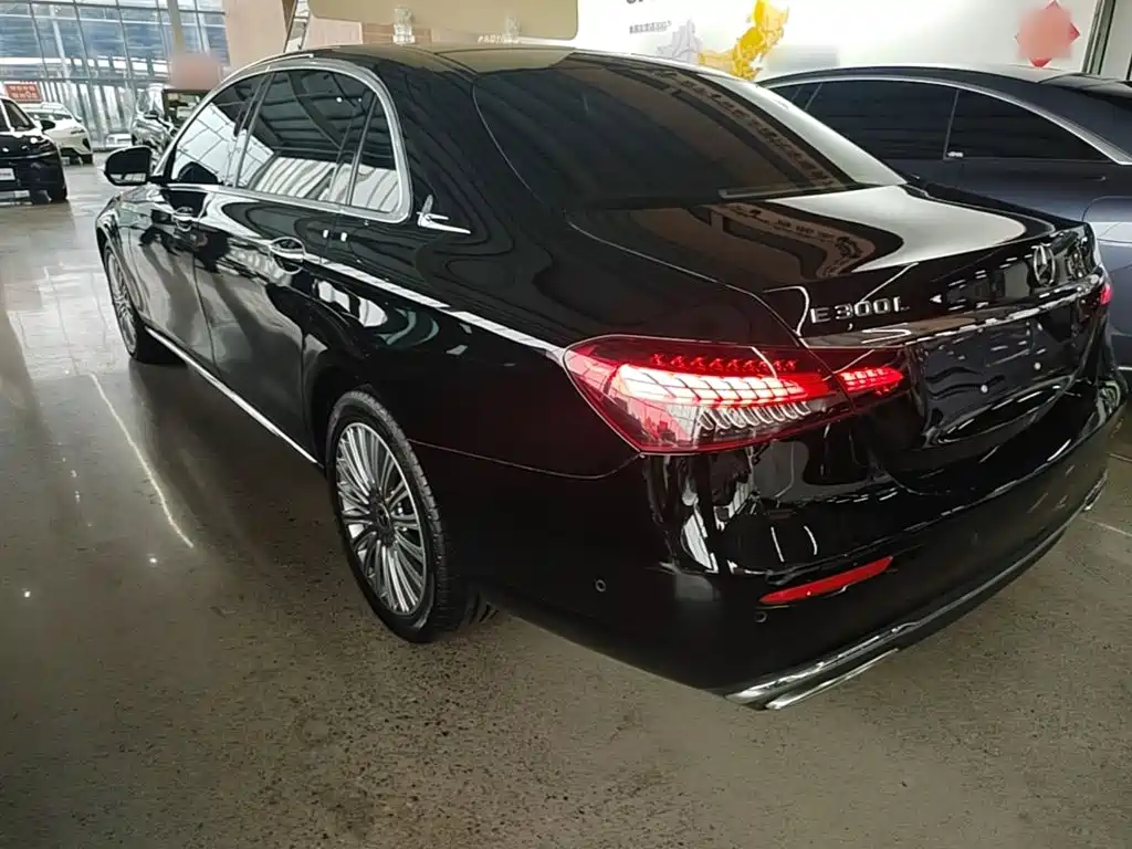 Mercedes-Benz E-Class — миниатюра 5