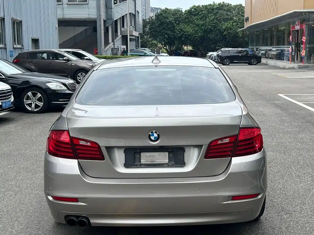 BMW 5 Series — миниатюра 6