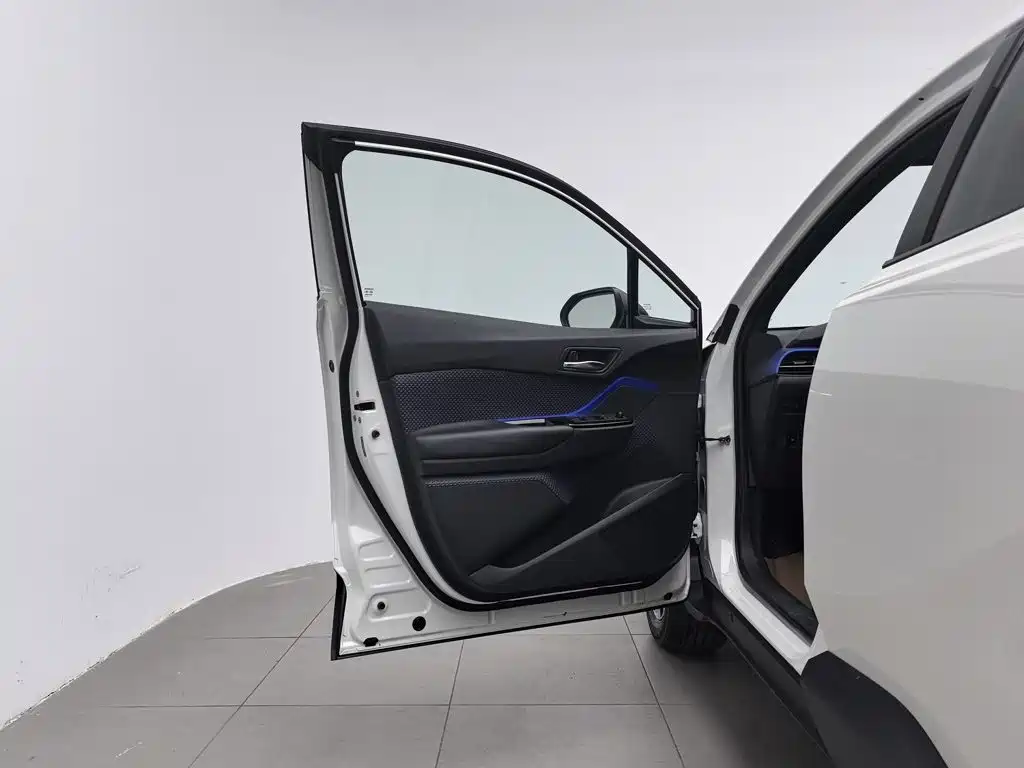 Toyota IZOA — миниатюра 8