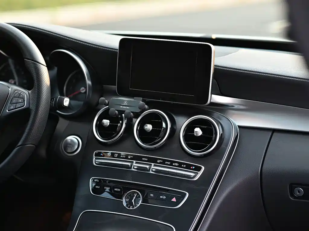 Mercedes-Benz C-Class — миниатюра 8
