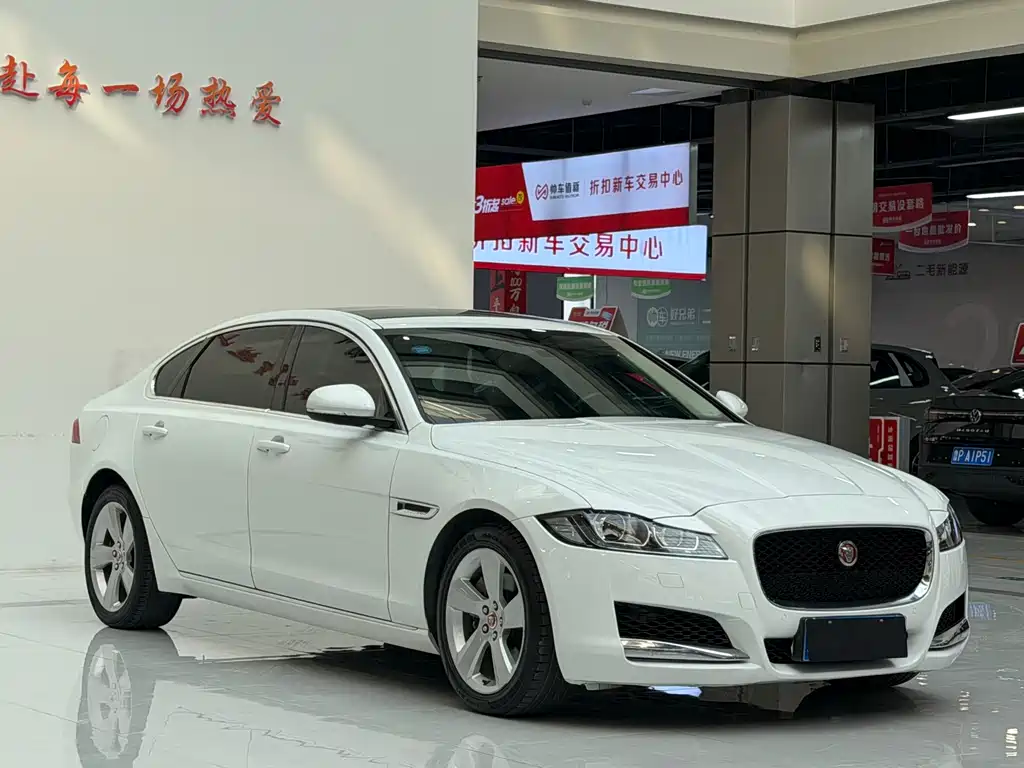 Jaguar XFL — миниатюра 3