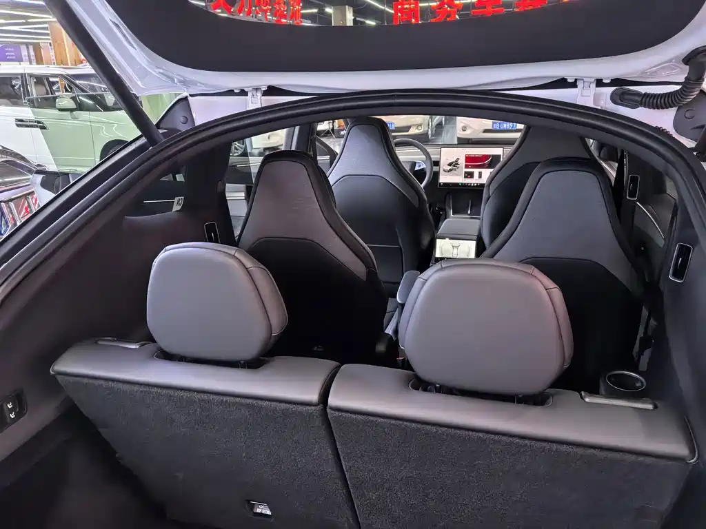 Tesla Model Y L — миниатюра 8