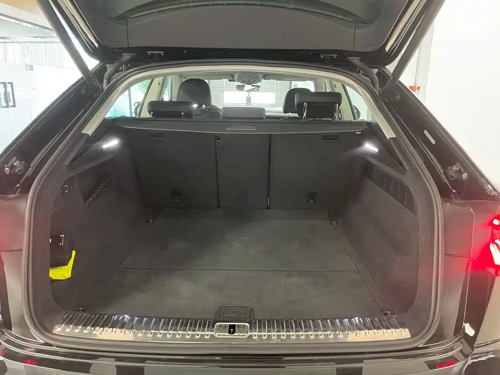 Audi Q8 — миниатюра 27