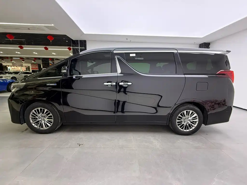 Toyota Alphard — миниатюра 10