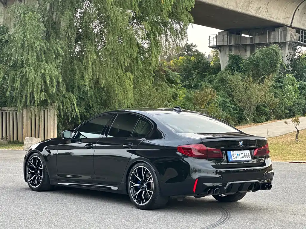 BMW M5 — миниатюра 5