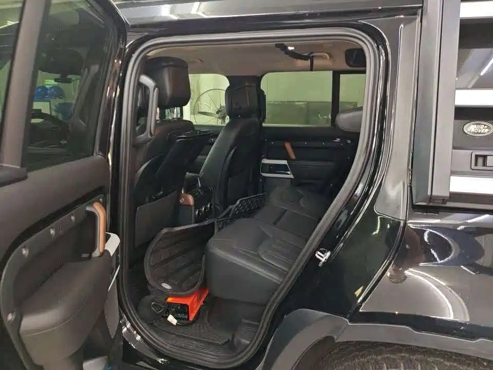 Land Rover Defender — миниатюра 4