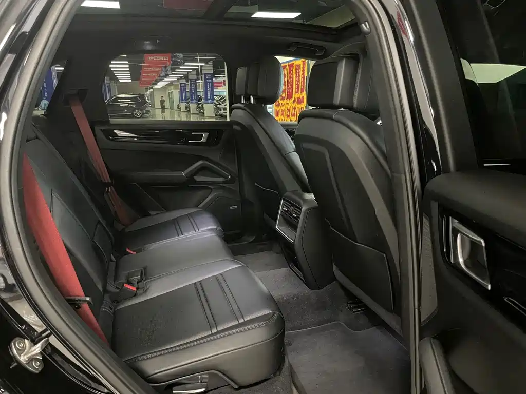 Porsche Cayenne — миниатюра 16