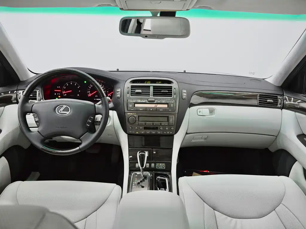 Lexus LS — миниатюра 6