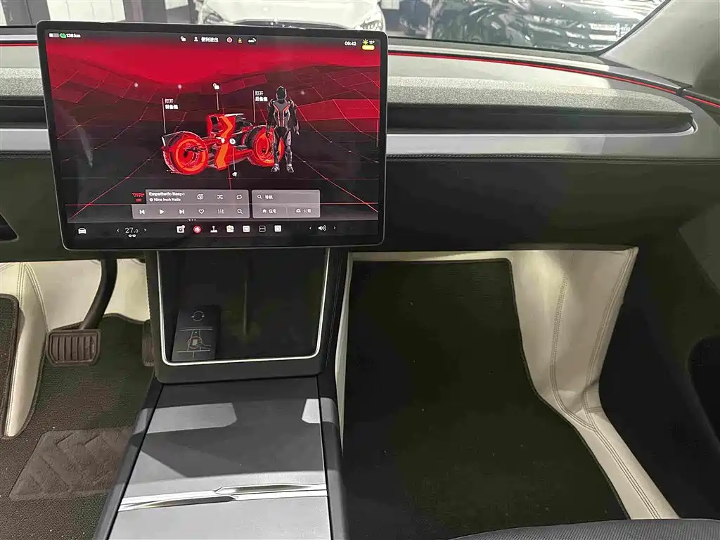 Tesla Model Y — миниатюра 8