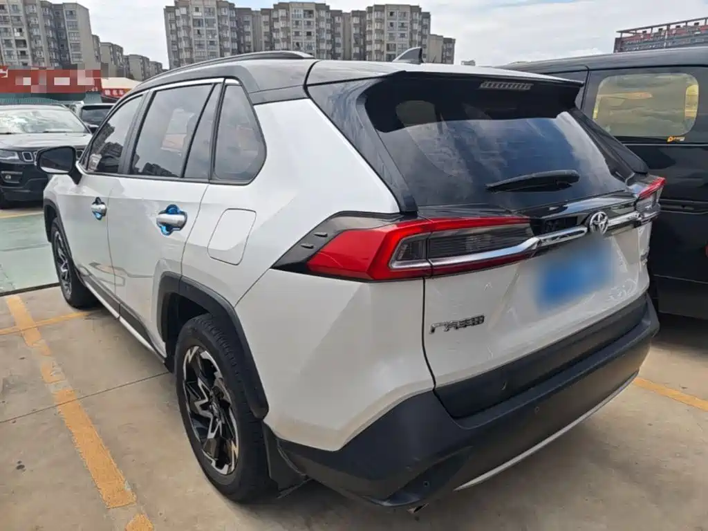 Toyota Wildlander — миниатюра 5
