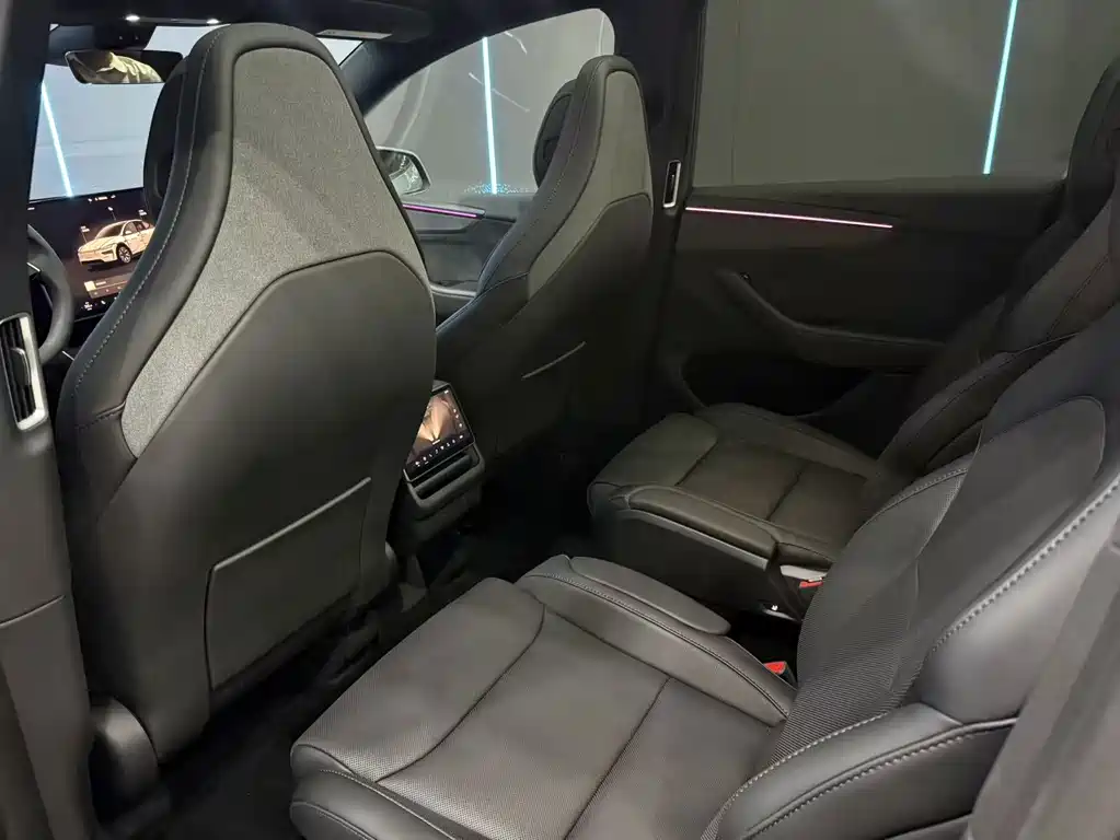Tesla Model Y L — миниатюра 9