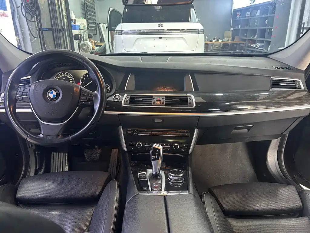 BMW 5 Series GT — миниатюра 5