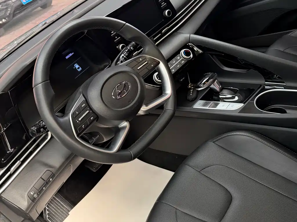Hyundai Elantra — миниатюра 8
