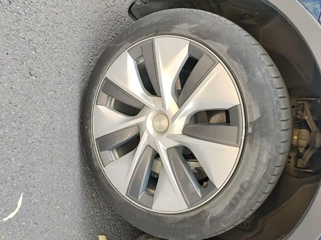 Tesla Model Y — миниатюра 23