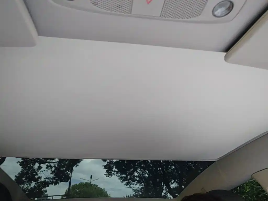 Tesla Model Y — миниатюра 18