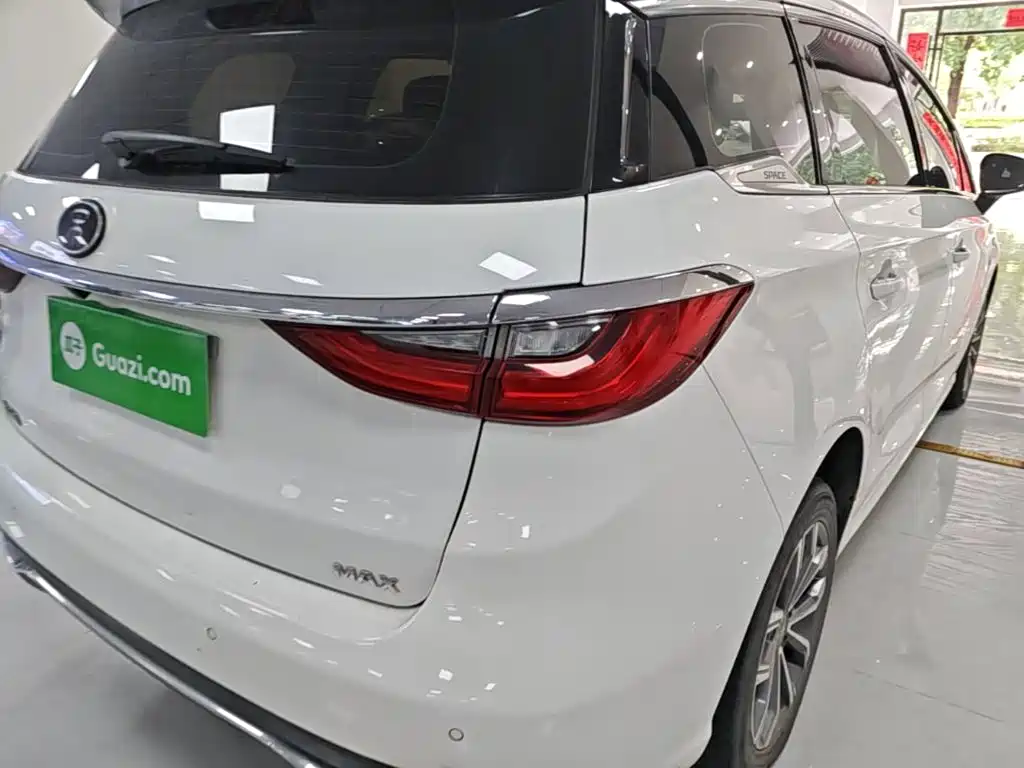 BYD MAX — миниатюра 8