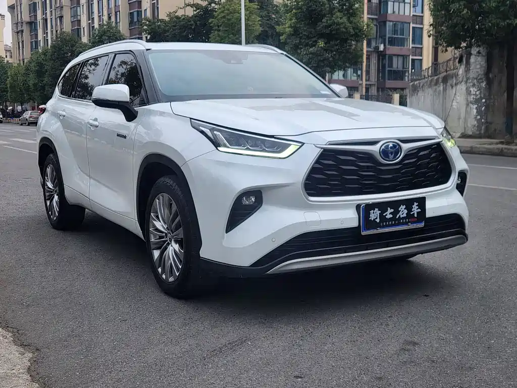 Toyota Highlander 2023 2.5L Luxury 7 мест