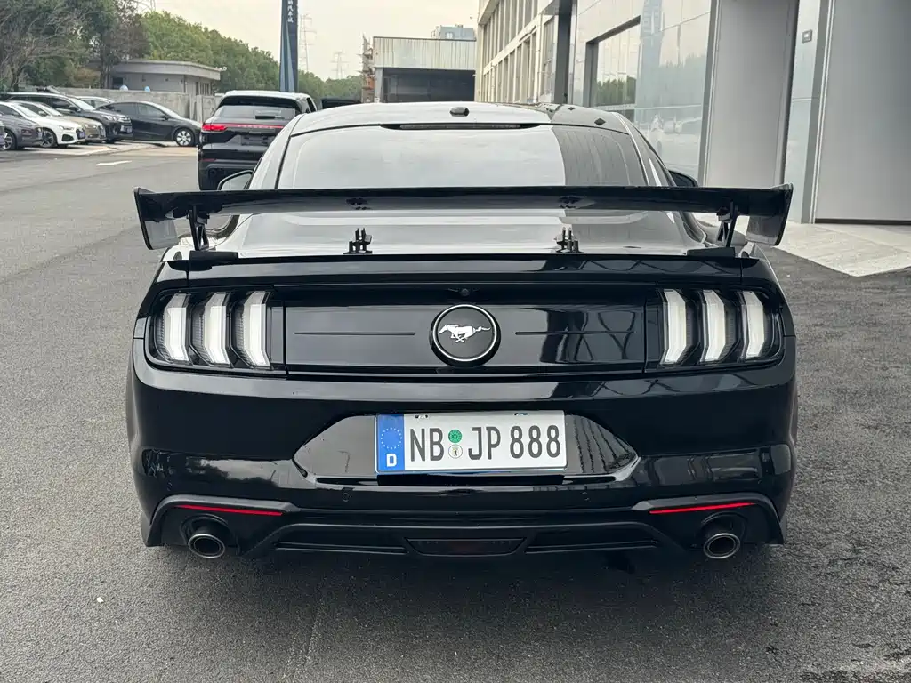 FORD MUSTANG