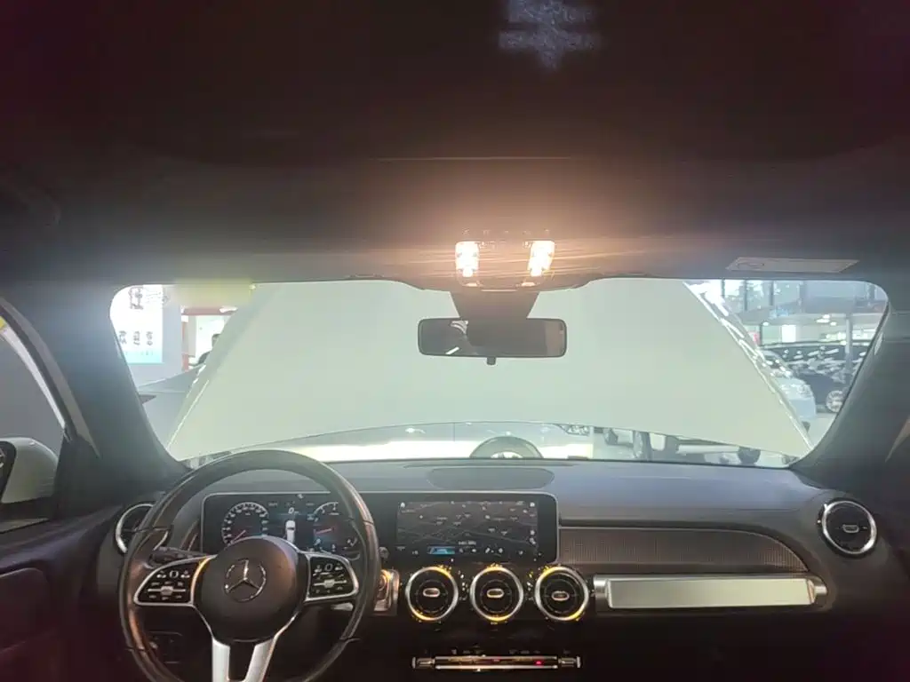 Mercedes-Benz GLB — миниатюра 18