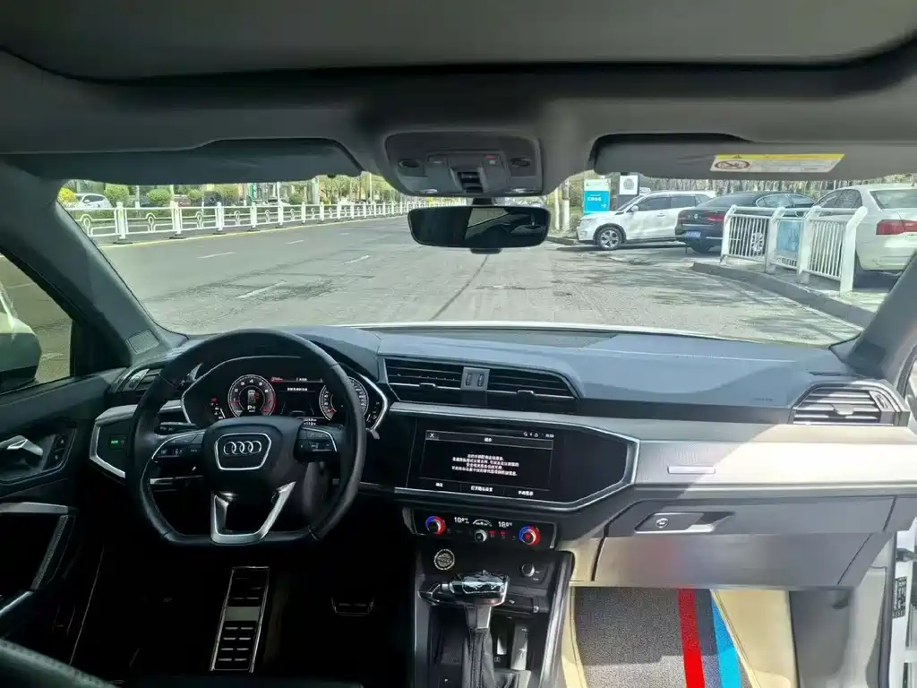 Audi Q3 - фото 4