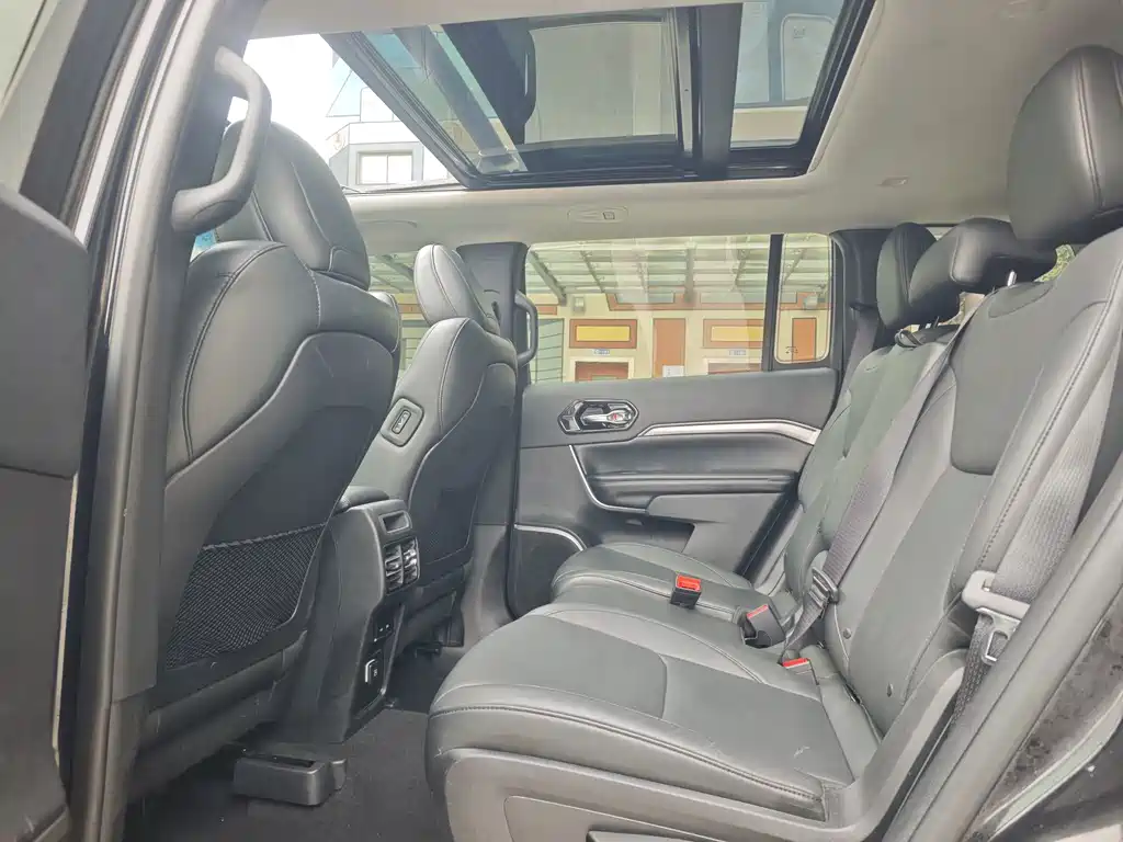 Jeep Commander — миниатюра 9