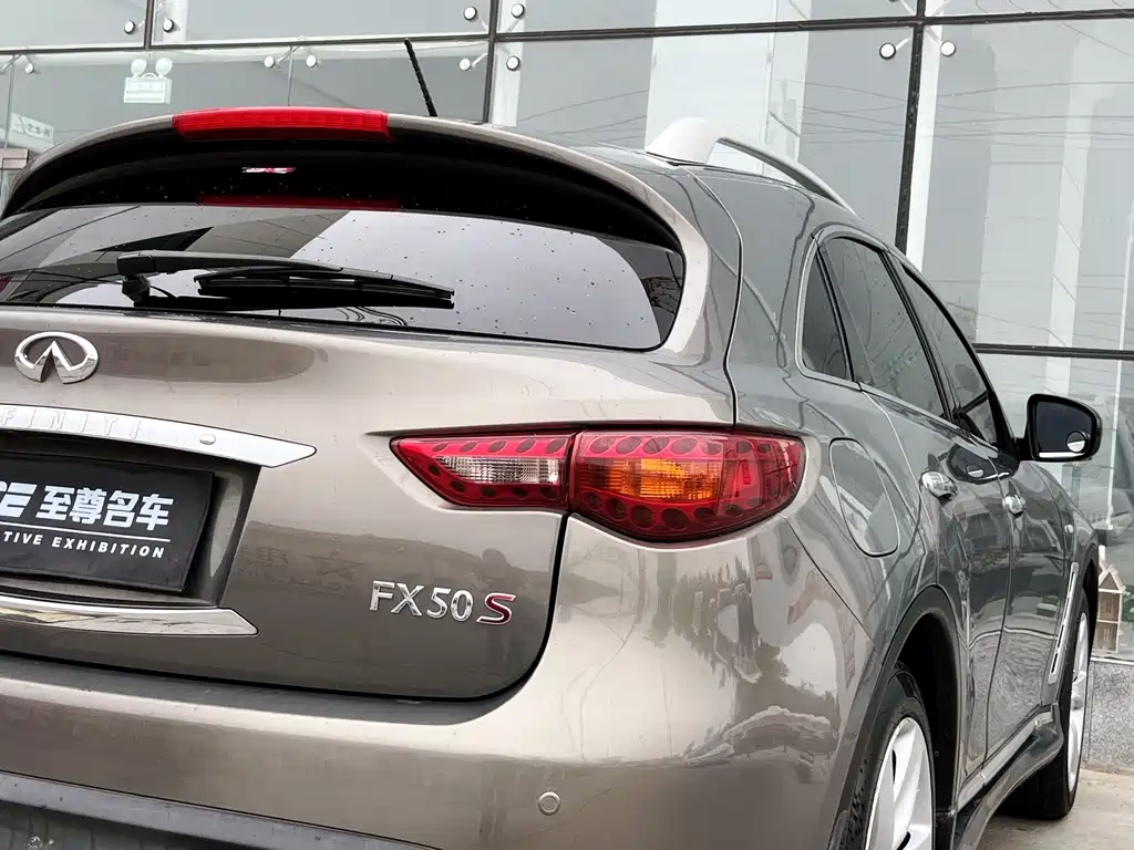 Infiniti FX — миниатюра 9