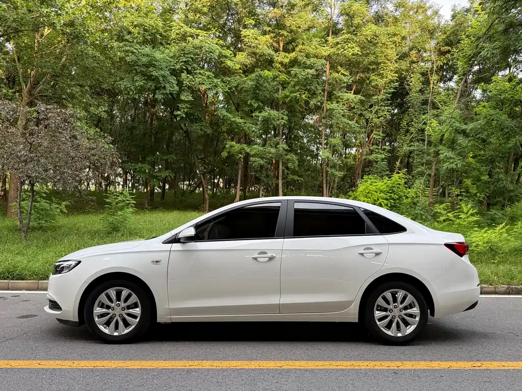 Buick Excelle — миниатюра 3