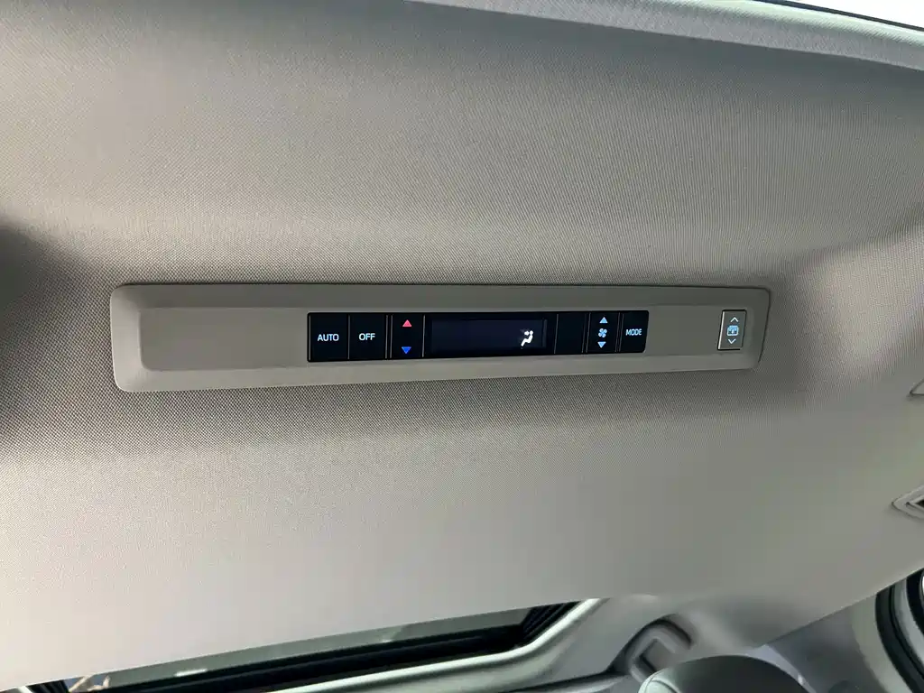 Toyota Granvia — миниатюра 14