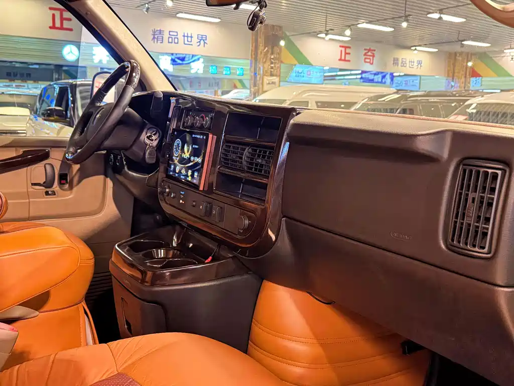 GMC Savana — миниатюра 13