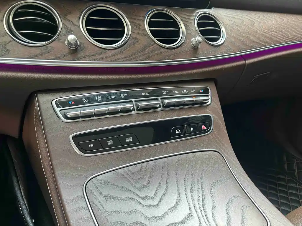 Mercedes-Benz E-Class — миниатюра 19