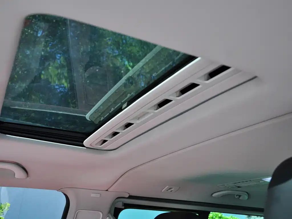 Volkswagen Multivan — миниатюра 12