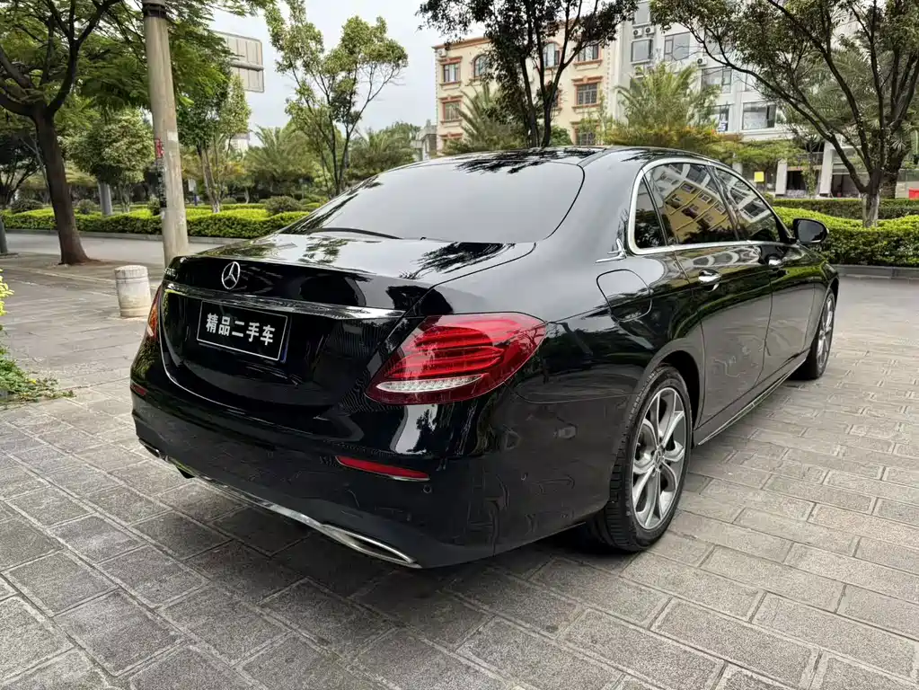 Mercedes-Benz E-Class — миниатюра 4