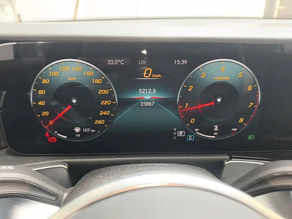 Mercedes-Benz GLB — миниатюра 12