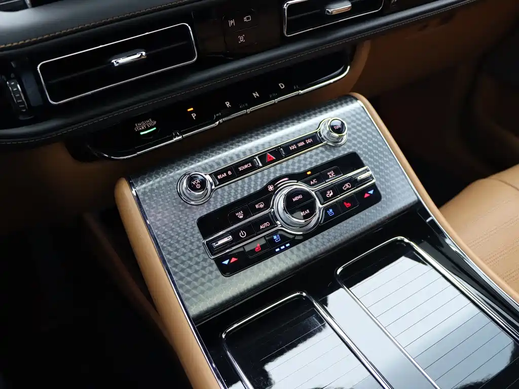 Lincoln Aviator — миниатюра 20