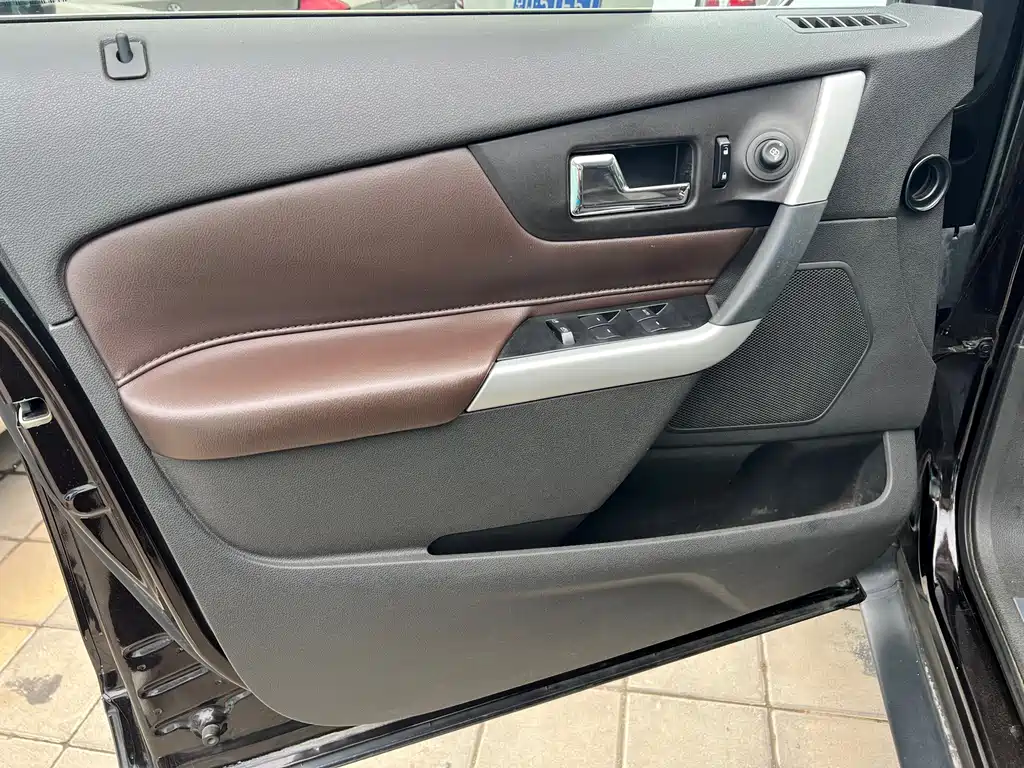 Ford Edge (Import) — миниатюра 12