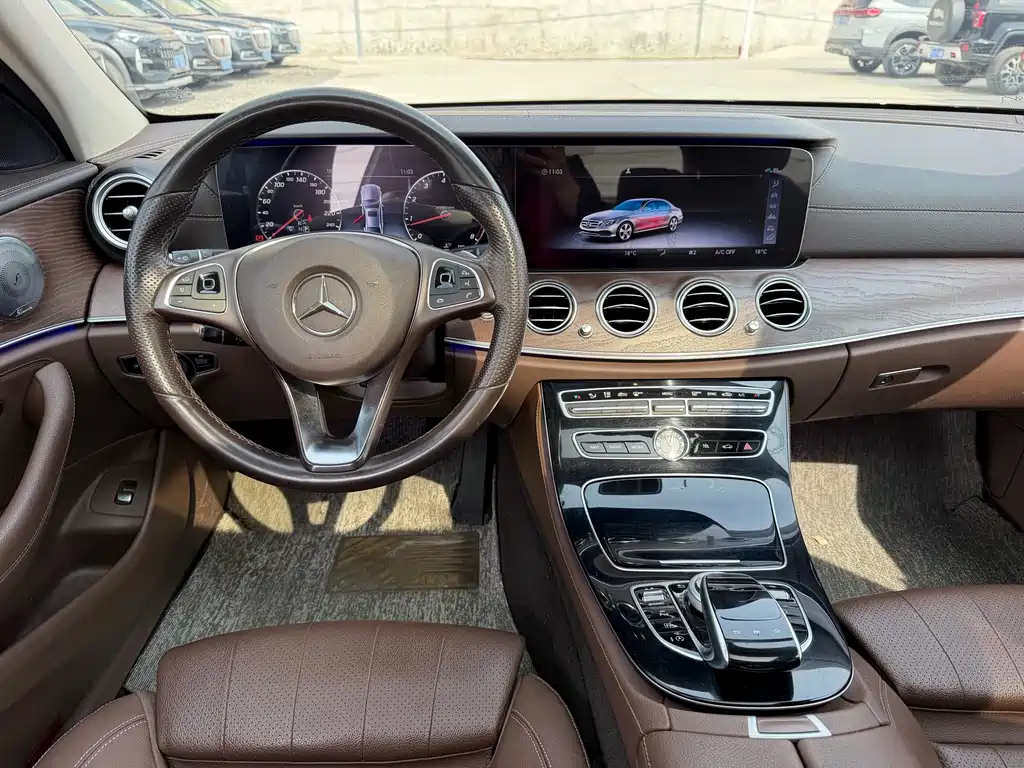Mercedes-Benz E-Class — миниатюра 10