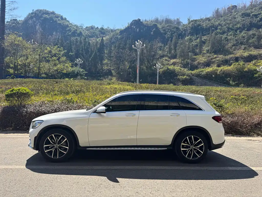 MERCEDES-BENZ GLC