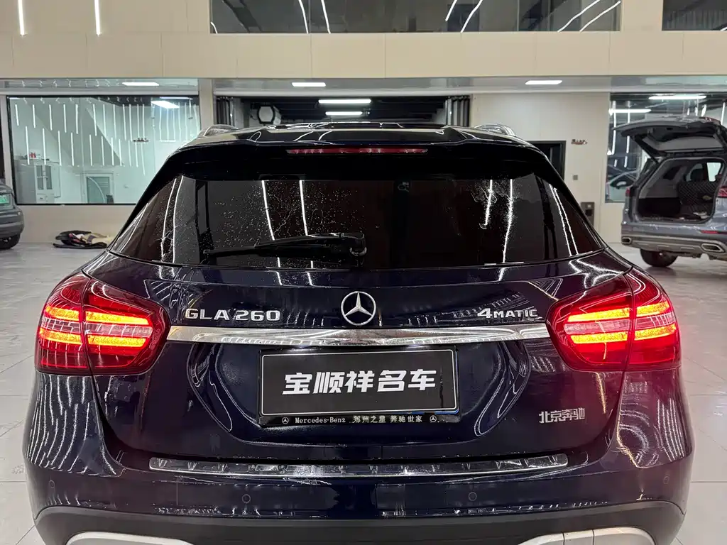 MERCEDES-BENZ GLA