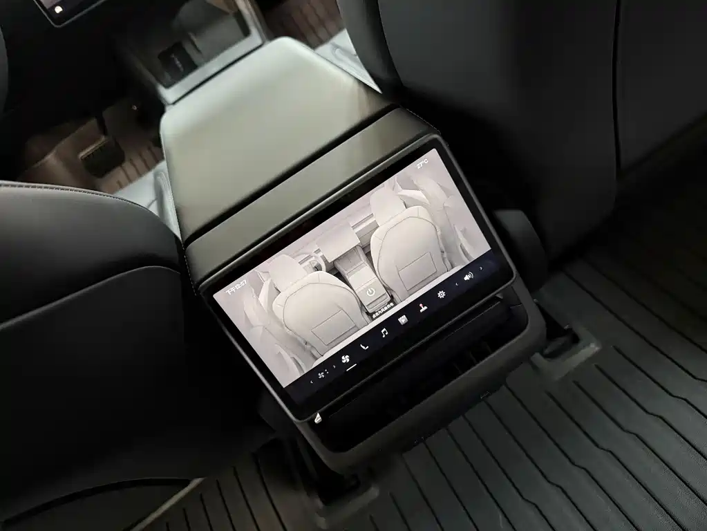 Tesla Model 3 — миниатюра 9