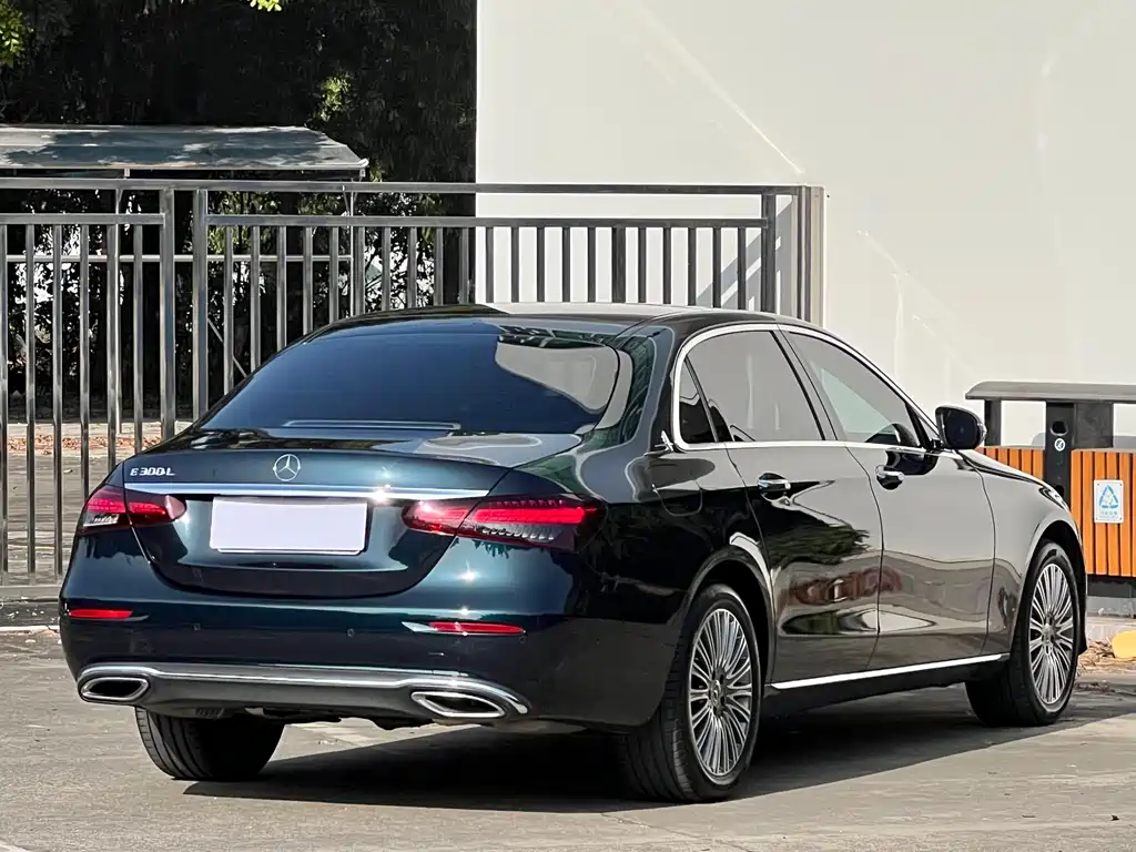 MERCEDES-BENZ E CLASS